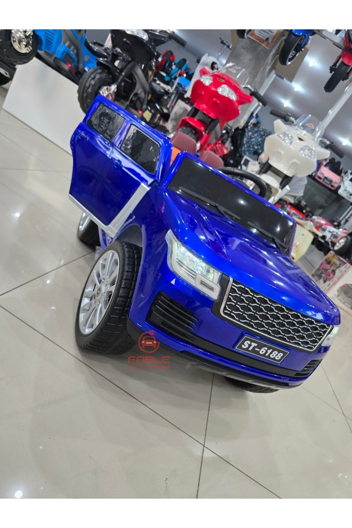 Fable Range Rover (Lisanssız Modeldir)!12V, 4x4, Uzaktan Kumandalı, Yumuşak Lastik Akülü Araba!