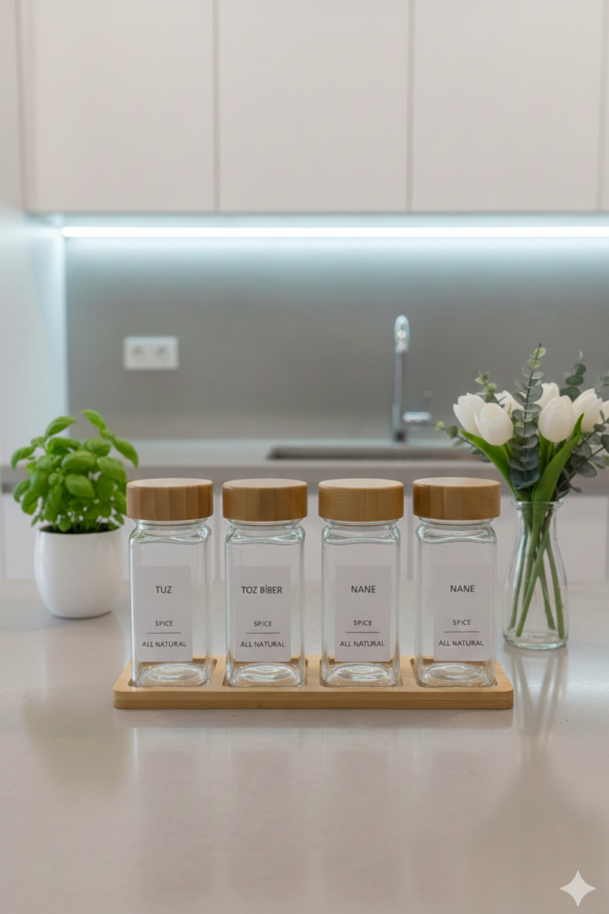 4-piece glass spice rack with bamboo lid