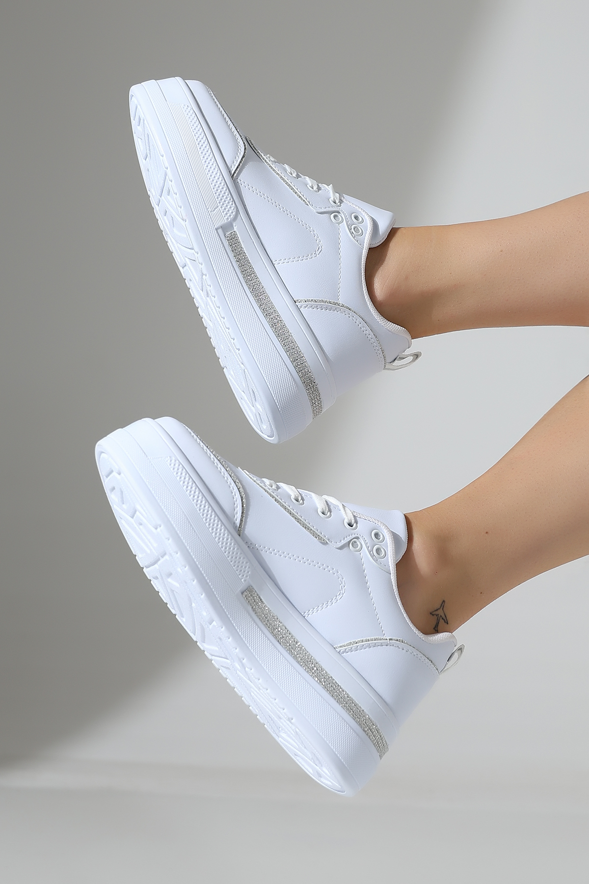 Encool Simli Detaylı Beyaz Yüksek Tabanlı Kadın Sneaker, Konforlu ve Şık Kadın Ayakkabı görsel 4