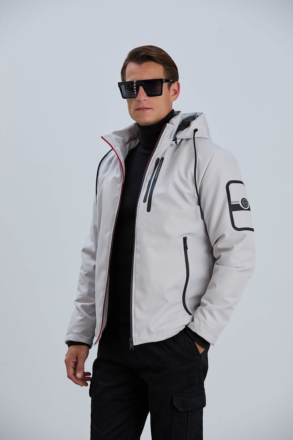 کاپشن مردانه طرحدار با جزئیات چاپشده و آستردار از جنس SoftShell — اکرو BRONX26
