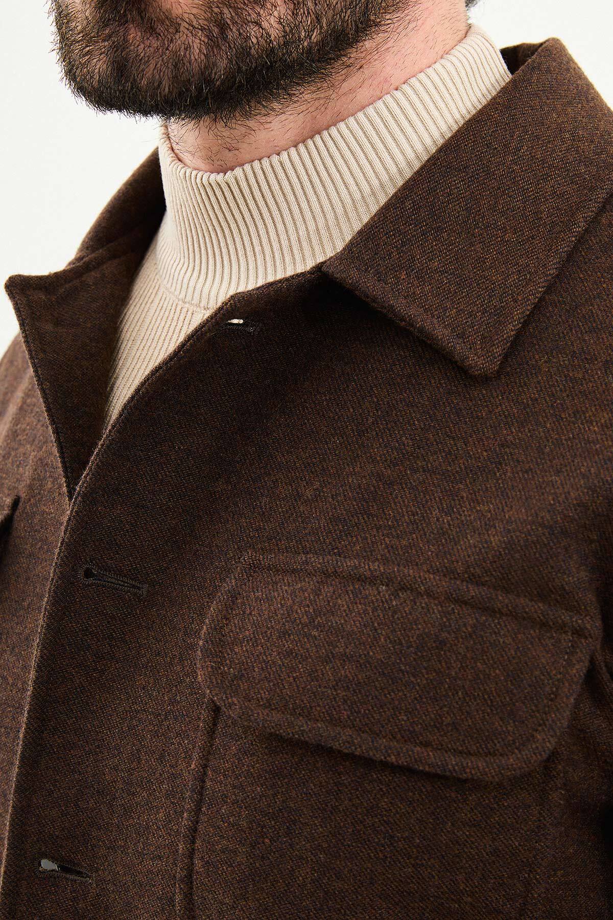 Kırçıllı Slim Fit Gömlek Yaka Düğmeli Kapak Cep Erkek Trenchcoat Kahve - 21337.25K — رنگارنگ — تصویر 2 از 6