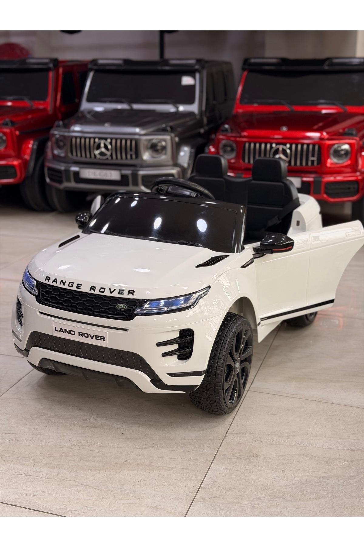 TOYCAR GARAGE AKÜLÜ RANGE ROVER (İSME ÖZEL PLAKA HEDİYE) 12 VOLT UZAKTAN KUMANDALI