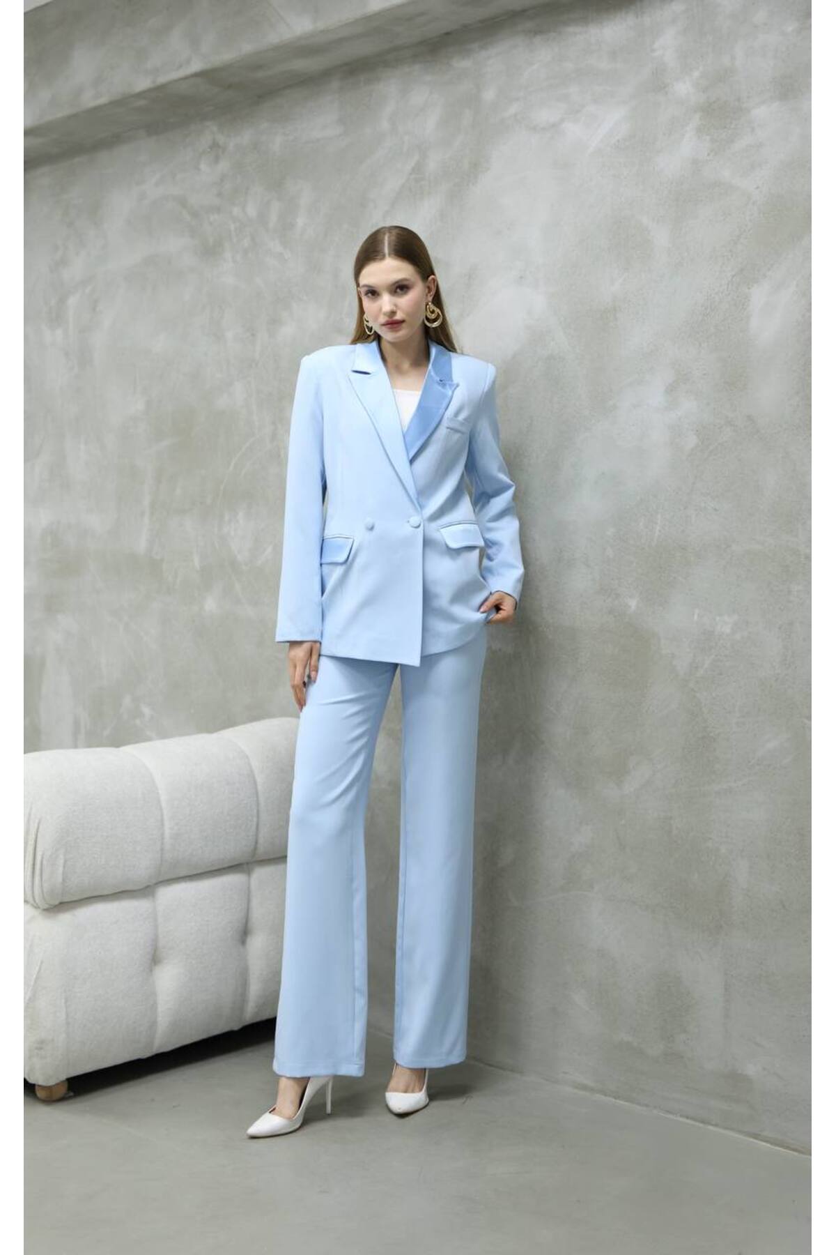 Costume tailleur bleu satiné pour femme avec veste et pantalon - Görsel 7