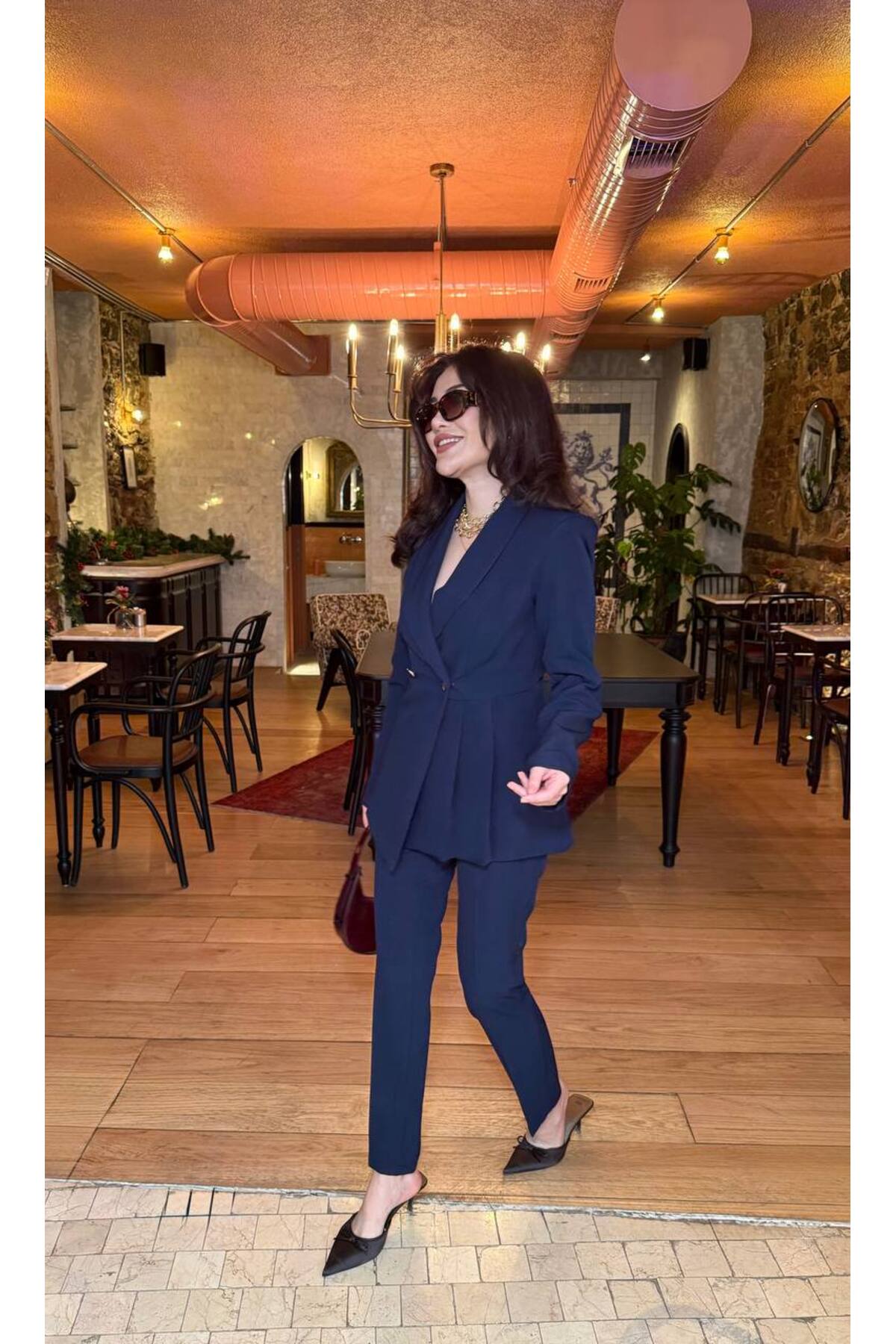Costume tailleur femme avec pantalon plissé - Görsel 4