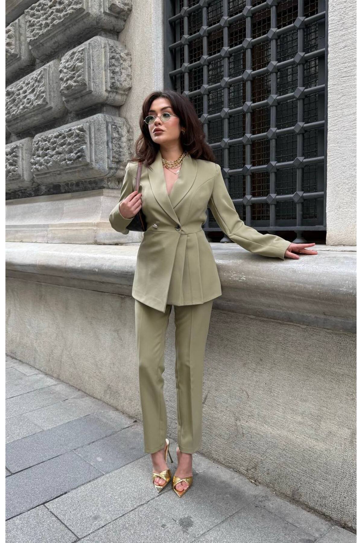 Costume tailleur jupe-veste plissé pour femme - Görsel 4