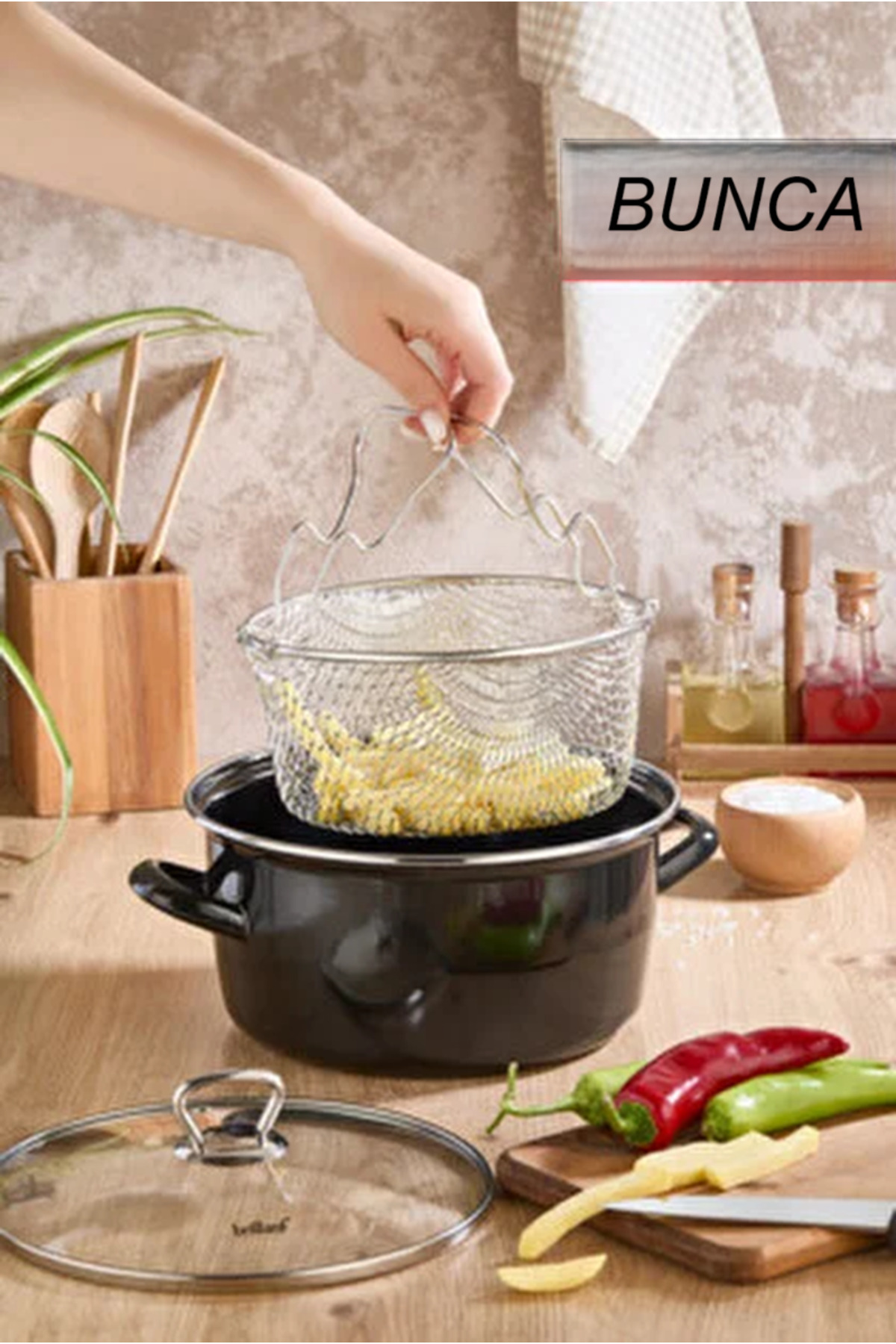 وعاء طهي زجاجي مطلي بالمينا مع غطاء و مصفاة شبك لقلي البطاطس بطريقة صحية– 26 سم – طهي صحي وآمن