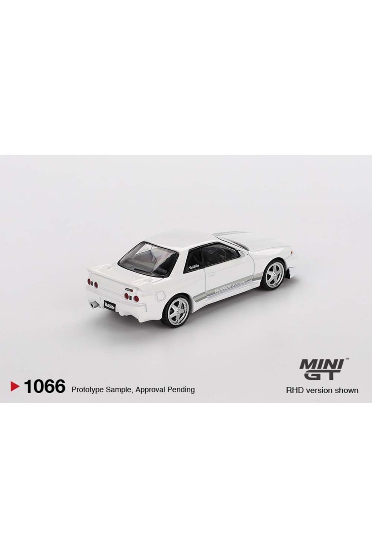 mini gt 164 Nissan Skyline GT-R (R32) VeilSide Combat C-I White