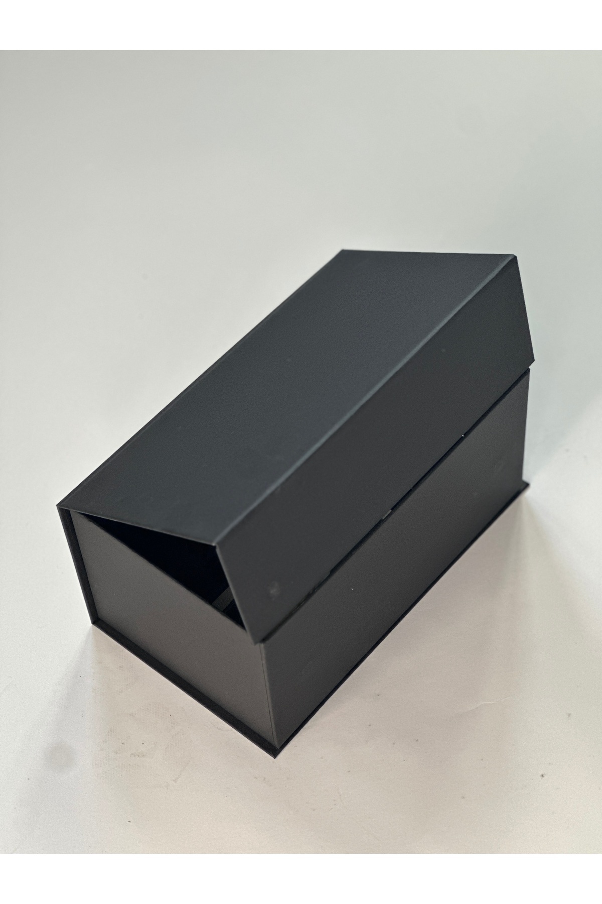 MAY BOX siyah kutu mıknatıslı mukavva kutu yük13xcm gen27 xuz16cm