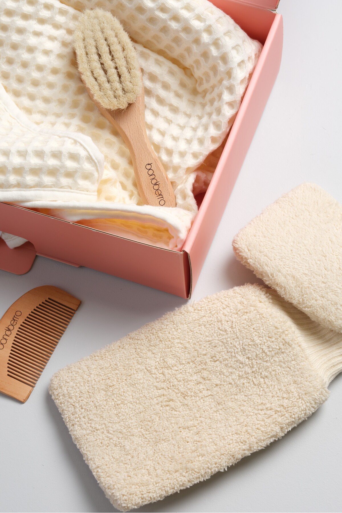 Bondberro %100 Pamuklu Bebek ve Çocuk Bornoz Havlu ve Keçi kılı Fırça Tarak Kese Seti fotoğrafı 3 (önizleme)