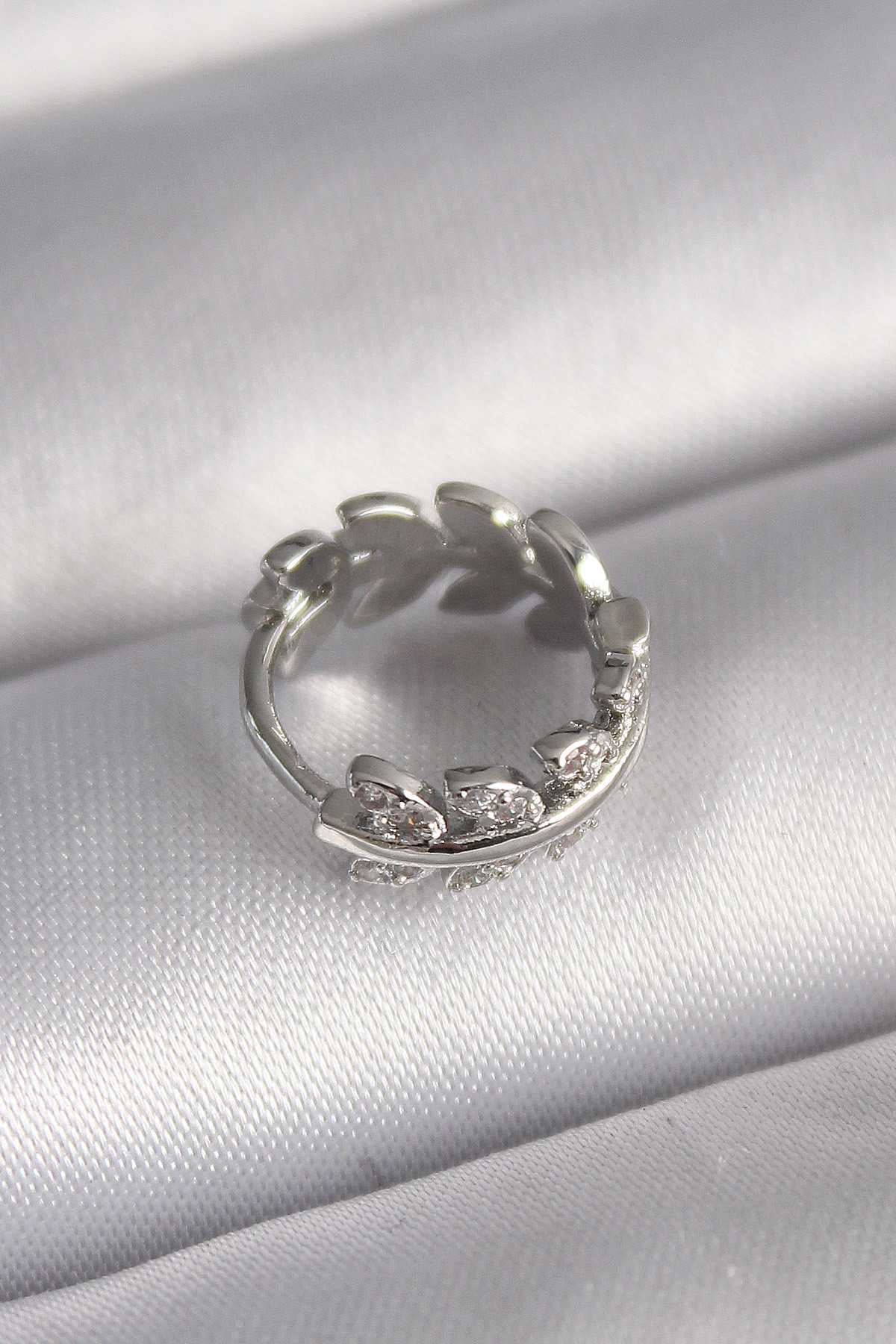 Skygo 316L Çelik Gümüş Renk Zirkon Taşlı Yaprak Model Tragus Piercing - TJ-PR1303