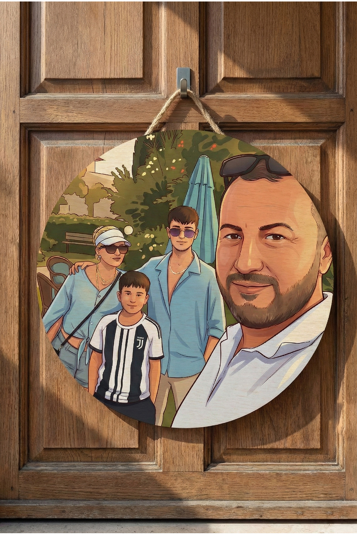 Kişiye Özel Fotoğraftan Avatar Çizimli Ahşap Kapı Süsü - Aileye Özel Tasarım 4