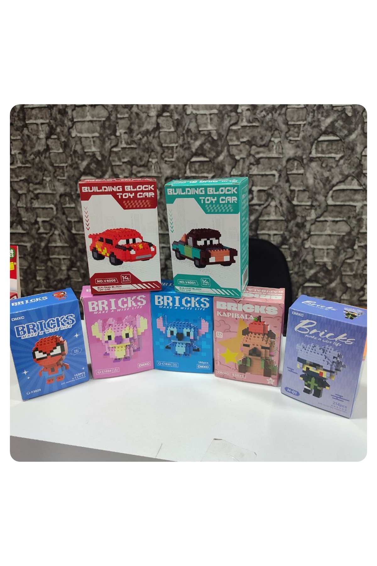 ۱ عدد اسباب‌بازی ساختنی آجری استیچ، کاپی‌بارا، ماشین، ناروتو