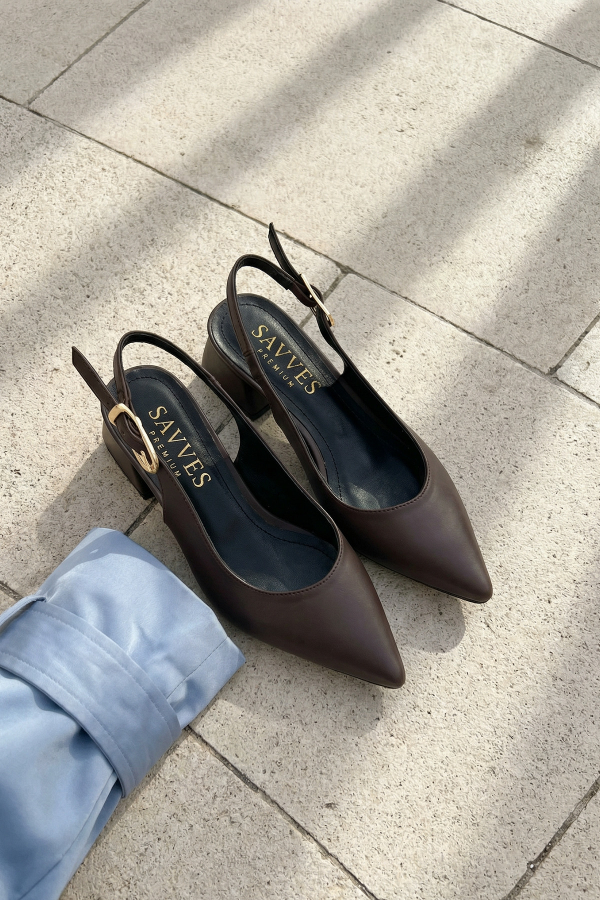 حذاء نسائي ذو كعب قصير