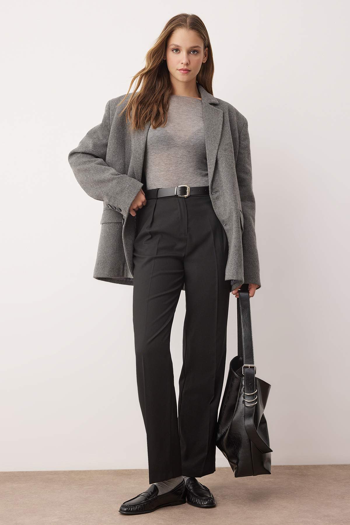 Trendyolmilla  Siyah Kemerli Straigt/Düz Kesim Dokuma Kumaş Pantolon TWOAW25PL00046