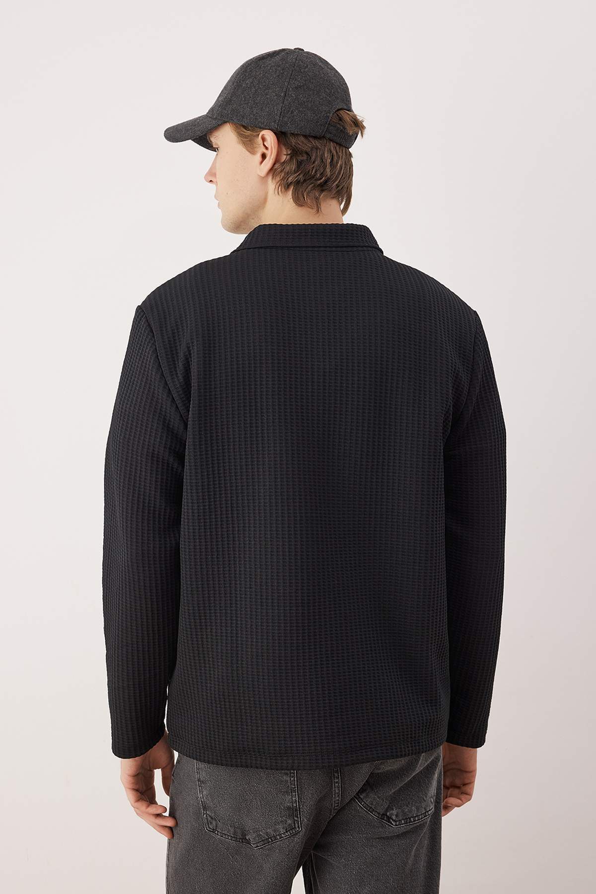 Trendyolmilla  Siyah Relaxed Kesim Waffle Dokulu Polo Yaka Sweatshirt TMNAW26SW00058 - Görsel 2