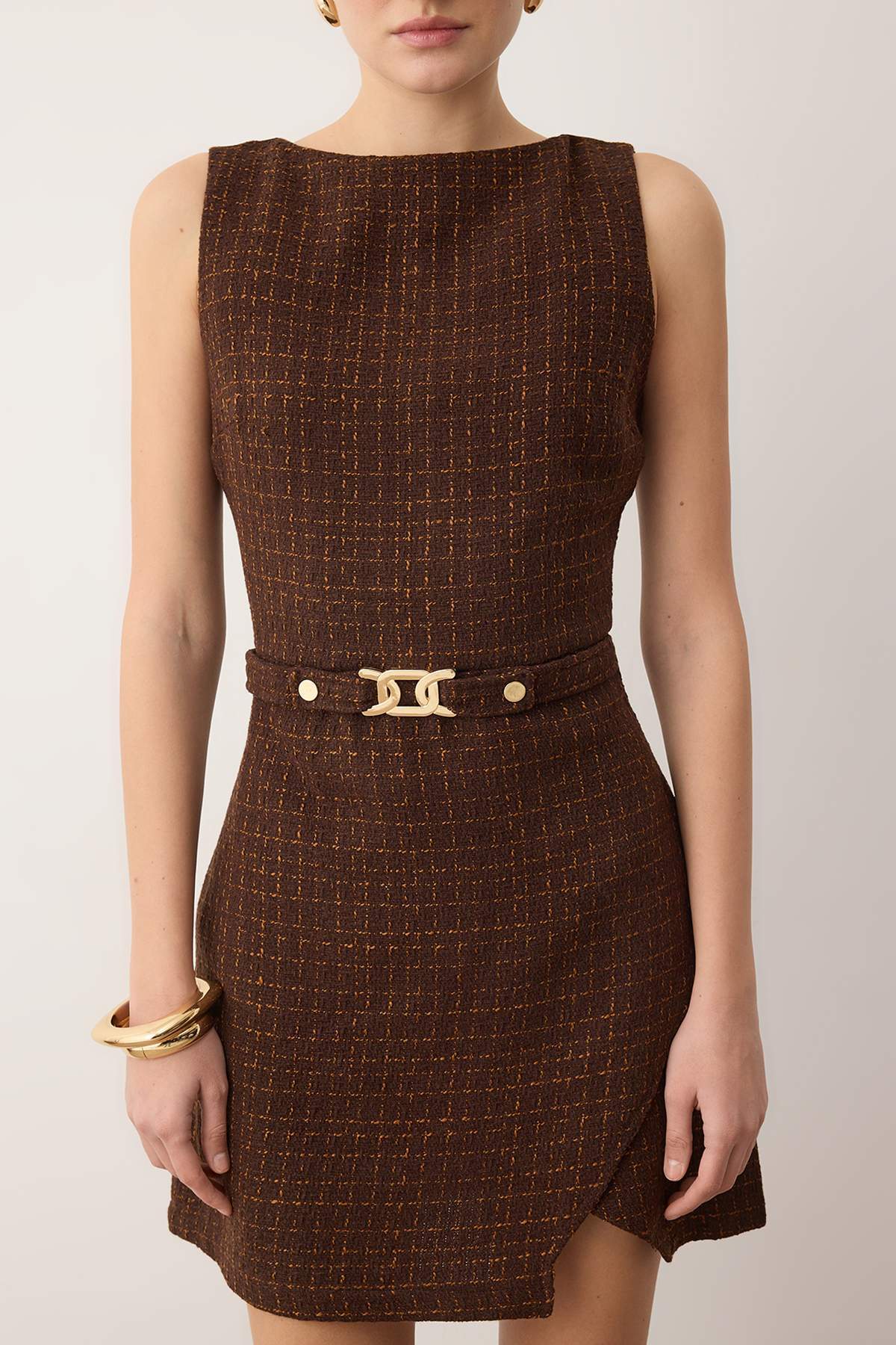 Trendyolmilla  Kahverengi Düz Aksesuar Detaylı Kısa / Mini Dokuma Elbise TWOAW26EL00358 - Görsel 3