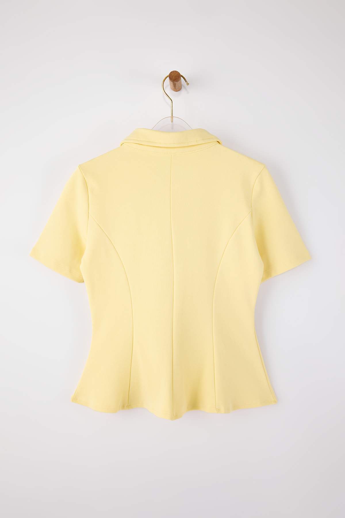 Trendyolmilla  Sarı Peplum Polo Yaka Yarım Pat Fermuar Kısa Kol İnterlok Örme Bluz TWOSS26BZ00064 - Görsel 6