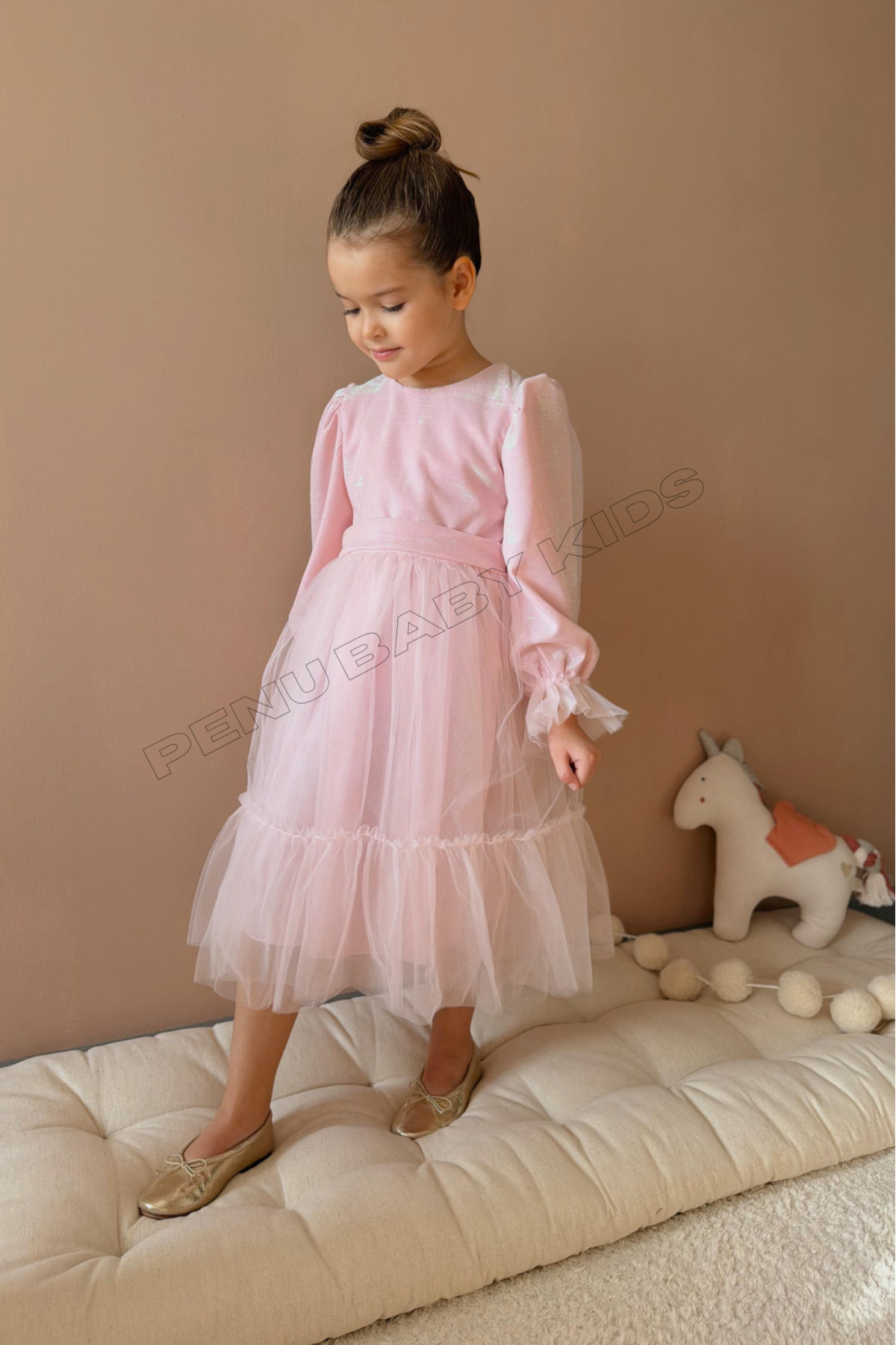 penu baby kids Pembe Üstü Pırıltılı Kumaş Fırfırlı Uzun Etekli Uzun Kollu Kız Çocuk Kız Bebek Elbise fotoğrafı 4 (önizleme)