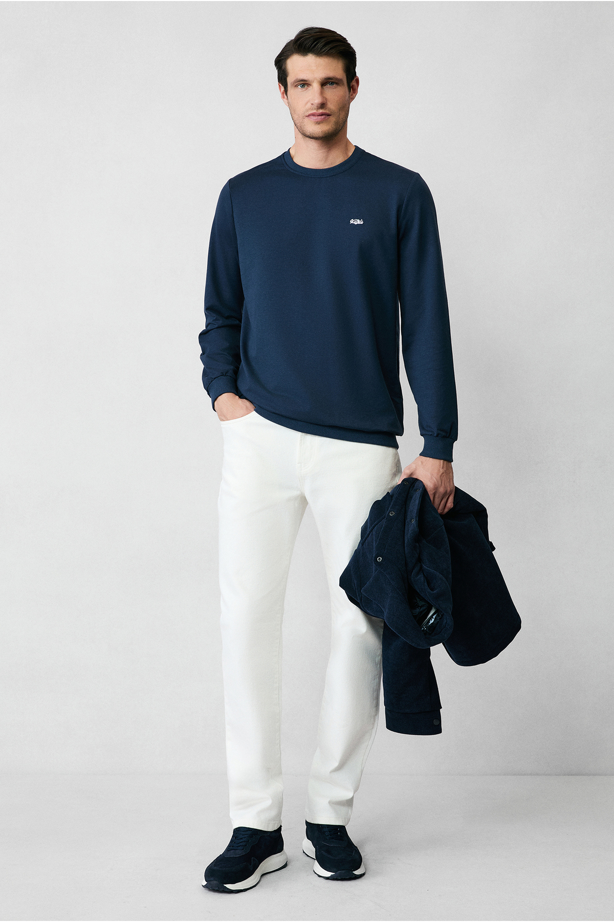 Kiğılı  Bisiklet Yaka Regular Fit Nakışlı Basic Sweatshirt - Görsel 4
