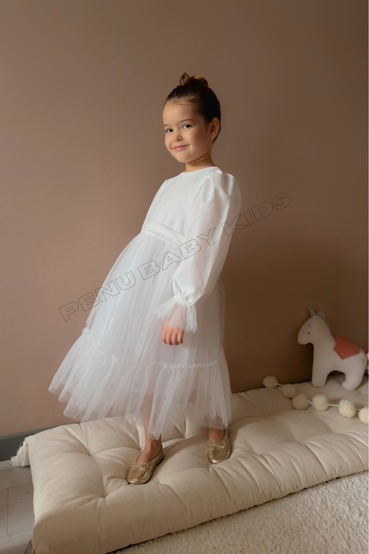 penu baby kids Beyaz Üstü Pırıltılı Kumaş Fırfırlı Uzun Etekli Uzun Kollu Kız Çocuk Kız Bebek Elbise fotoğrafı 4 (önizleme)