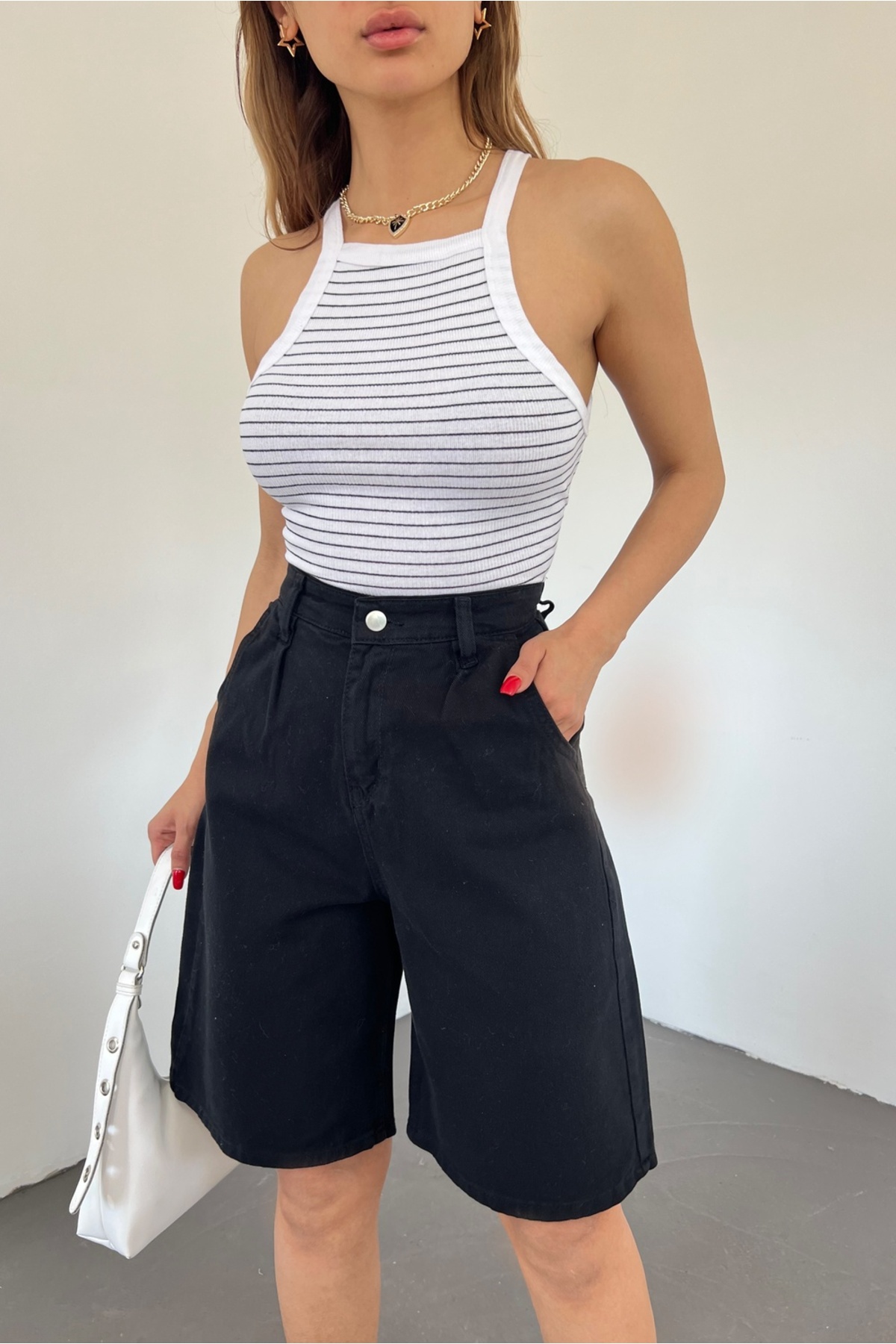 Fav Style Schwarze Bermuda-Jeansshorts mit hoher Taille und weitem Bein