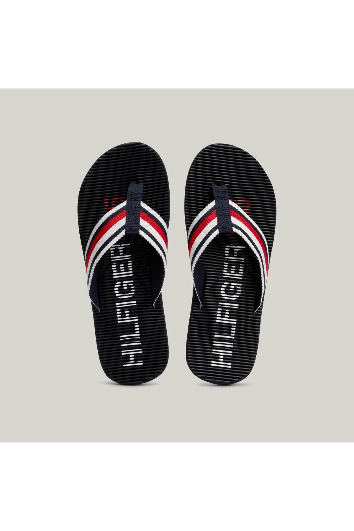 تامی هیلفیگر رویه پلی‌استر با لوگوی برند مردانه، زیره لاستیکی EVA، پنجه بنددار مخصوص