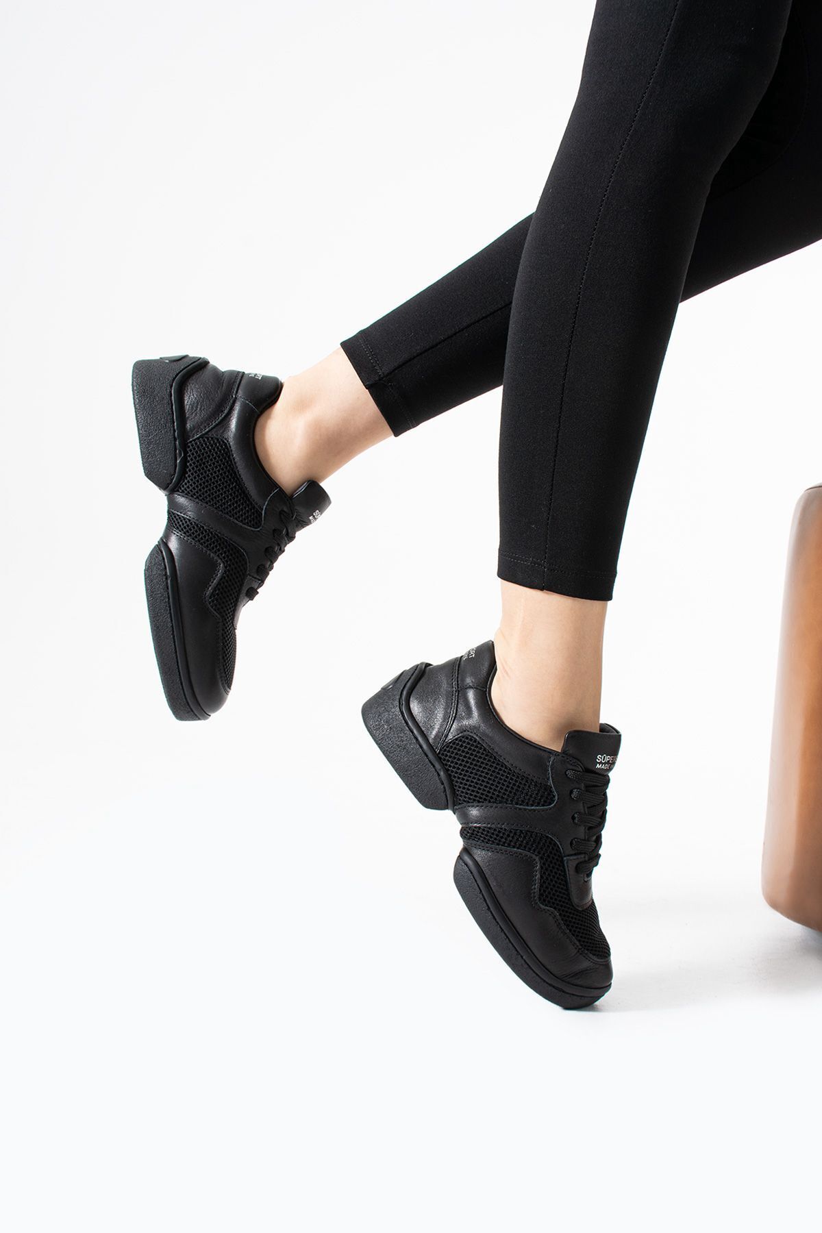 MEEGORA SuperSport Siyah Hakiki Deri Unisex Boğazsız Fileli Özel Dans ve Yürüyüş Ayakkabısı