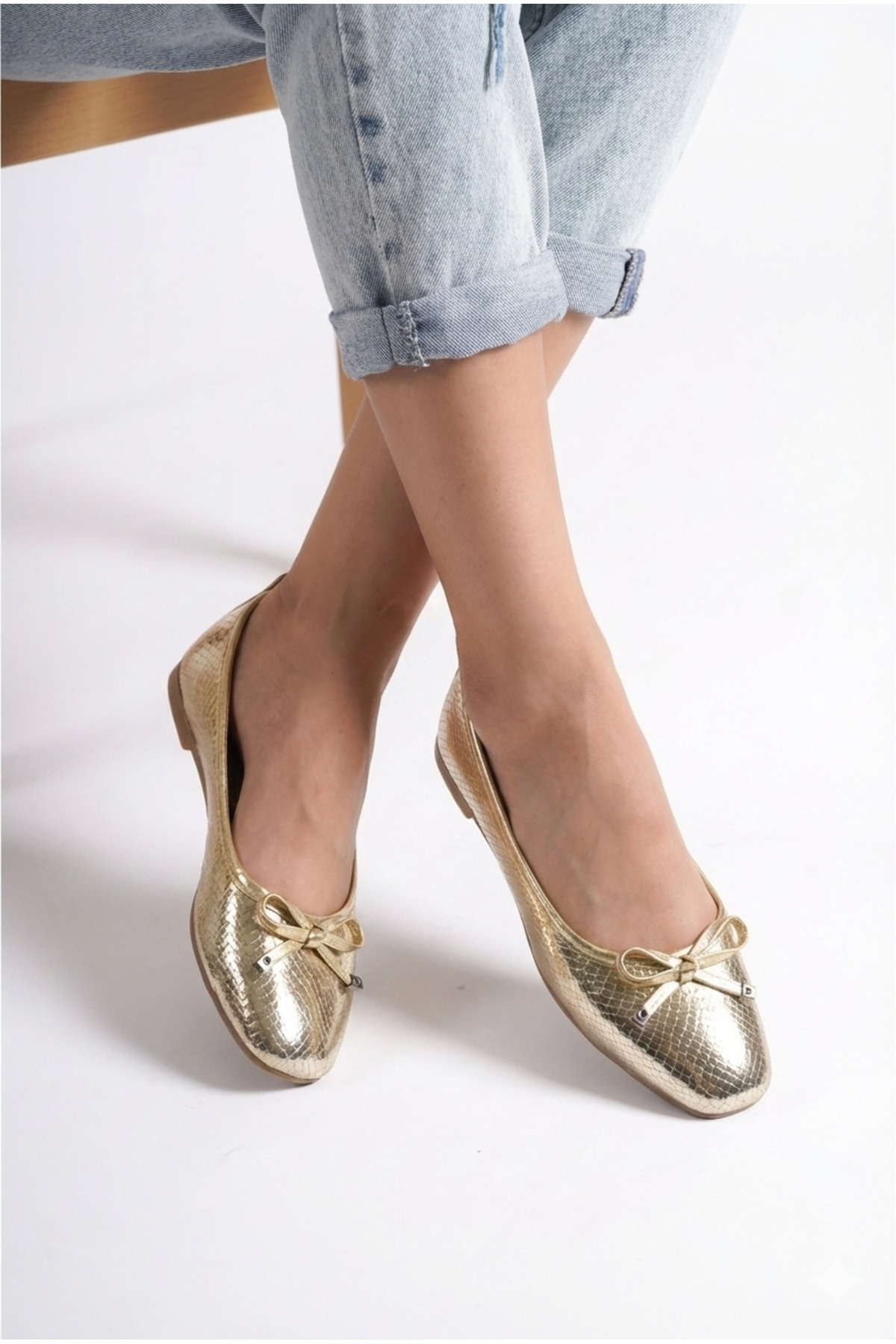 StWenn  Altın Rengi Metalik Yılan Dokulu Yumuşak Fiyonklu Şık Kadın Babet Ortopedik Hafif Taban Deri Cilt - Görsel 6