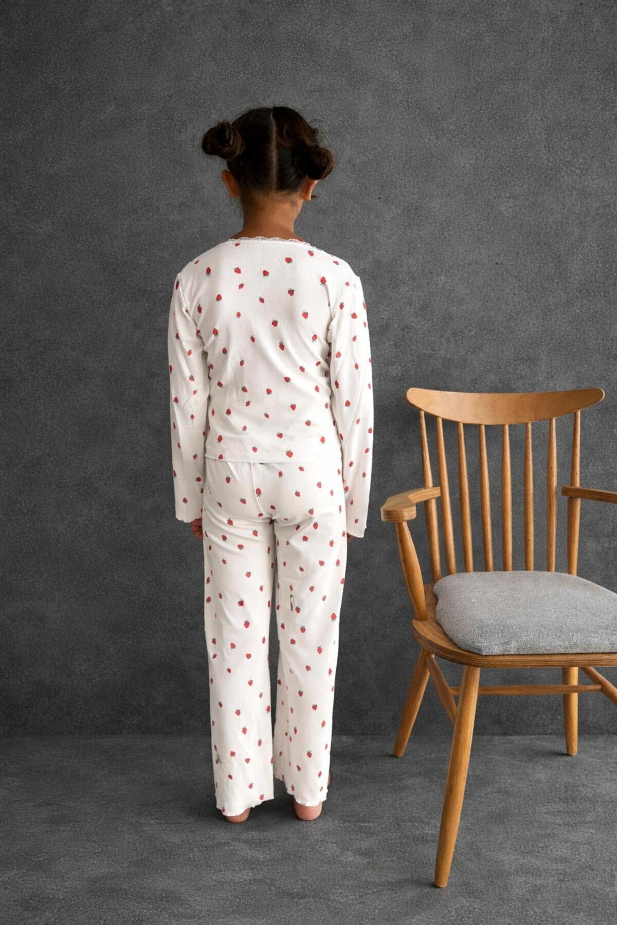 Eloria Fashion Kız Çocuk Çilek Baskılı Uzun Kollu Şirin Yumuşak Pijama Takımı fotoğrafı 3 (önizleme)
