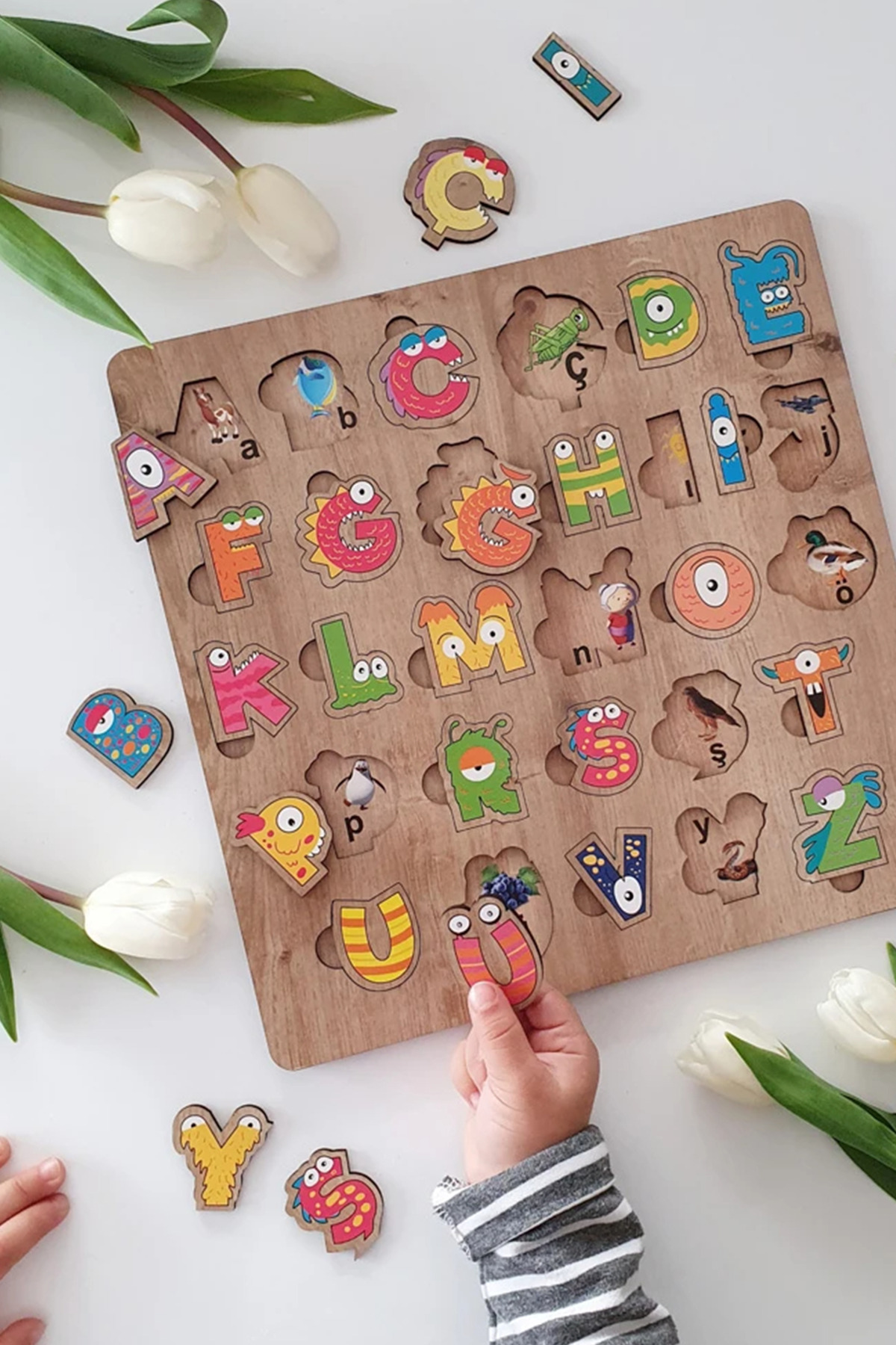 پازل چوبی آموزشی حروف الفبا – حروف رنگی – ۲۸.۵ × ۲۸.۵ سانتی‌متر