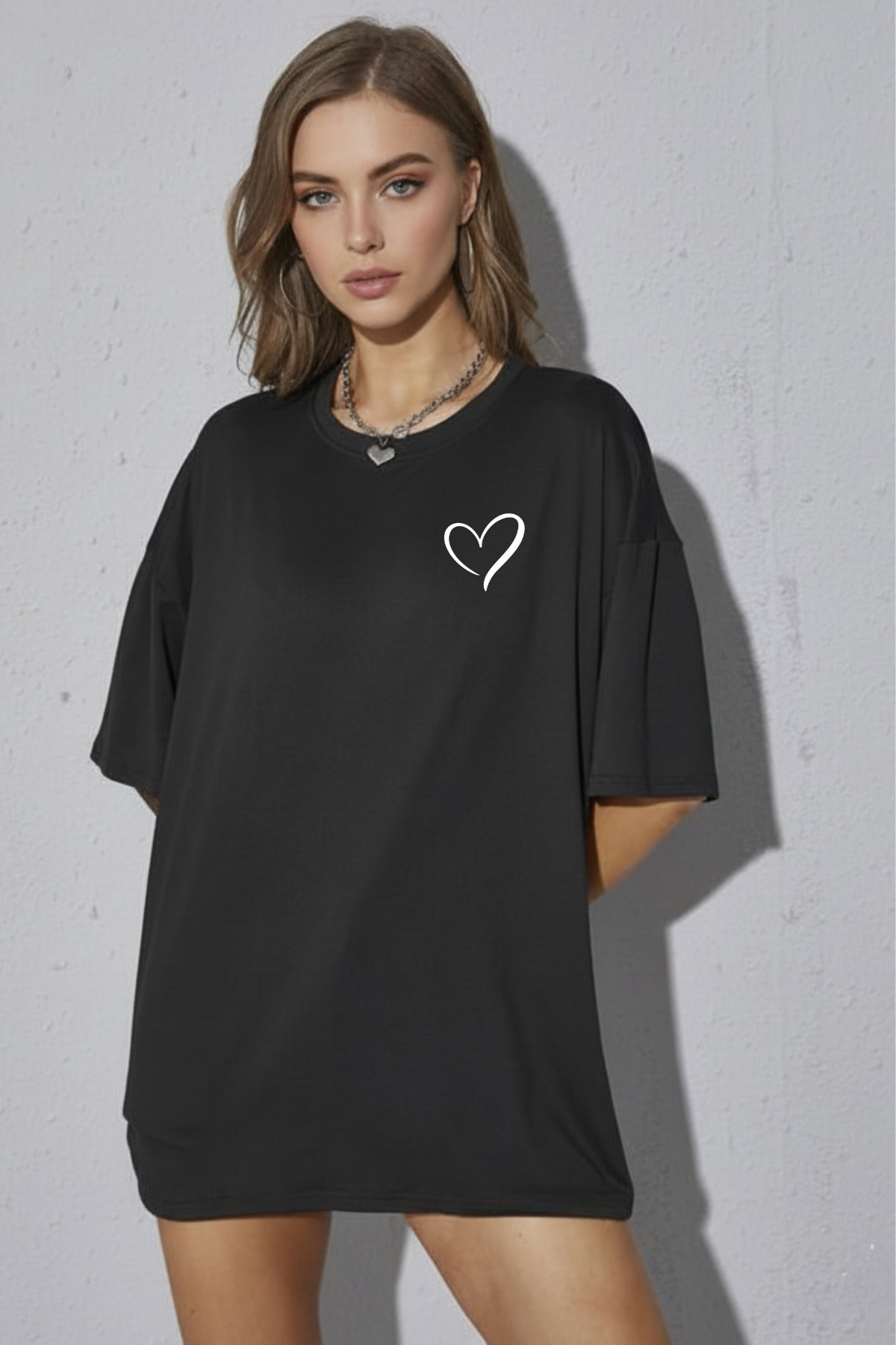 DK DAKSEL Γυναικείο μπλουζάκι oversized Hearts με τύπωμα |   Λευκό & Μαύρο |   Casual T-Shirt με λαιμόκοψη