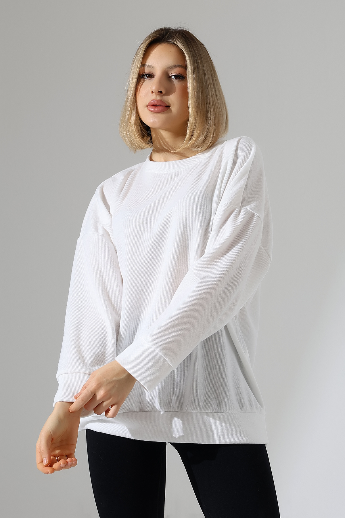 Kadın Yuvarlak Yaka Düşük Omuzlu Oversize Triko Bluz - Beyaz