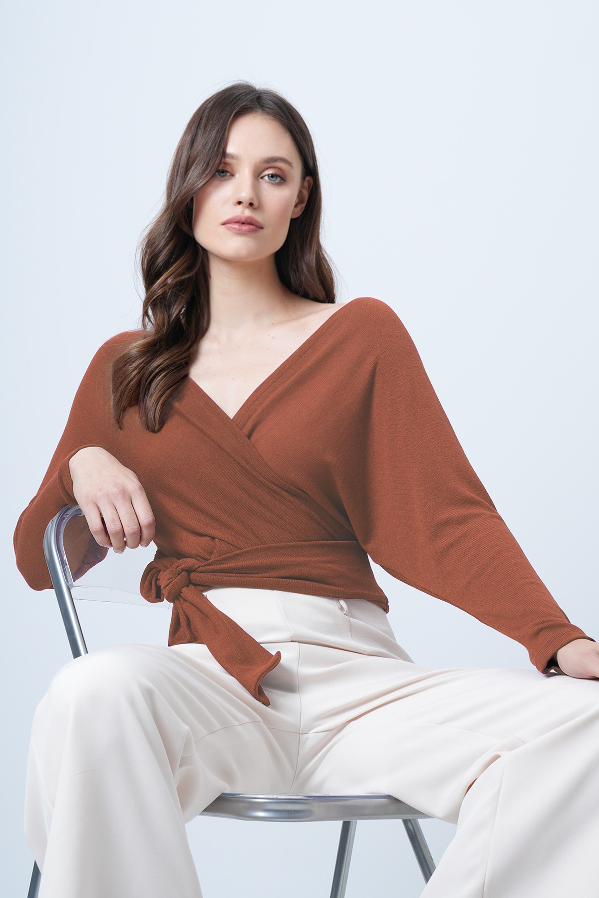 Trend Alaçatı Stili  Kadın Tarçın Ön Arka Kruvaze Yaka Bağlama Detaylı Crop Bluz Alc-X14346 - Görsel 3