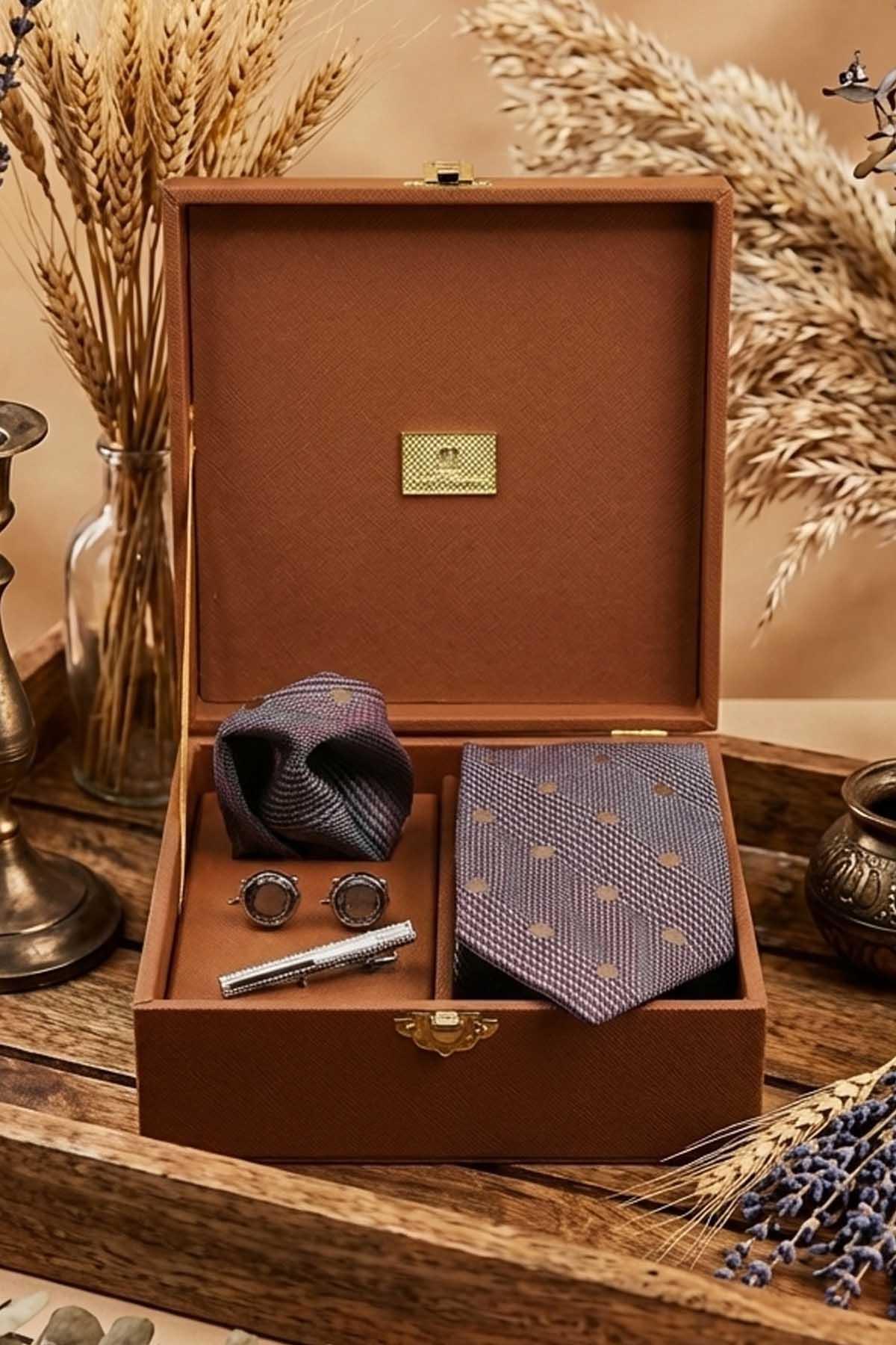  جعبه هدیه مردانه قهوه‌ای روشن - دستمال گردن، کراوات، دکمه سرآستین، سنجاق کراوات KMK94