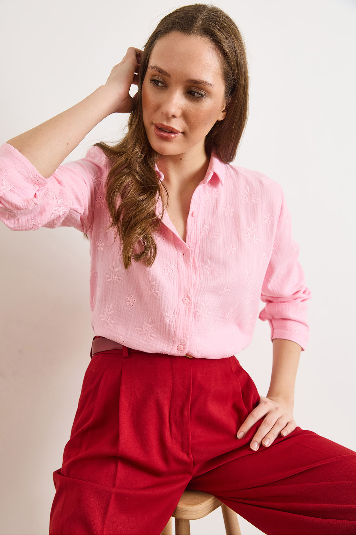 Olalook  Kadın Şeker Pembe Nakış Detaylı Müslin Gömlek GML-19001333 - Görsel 3