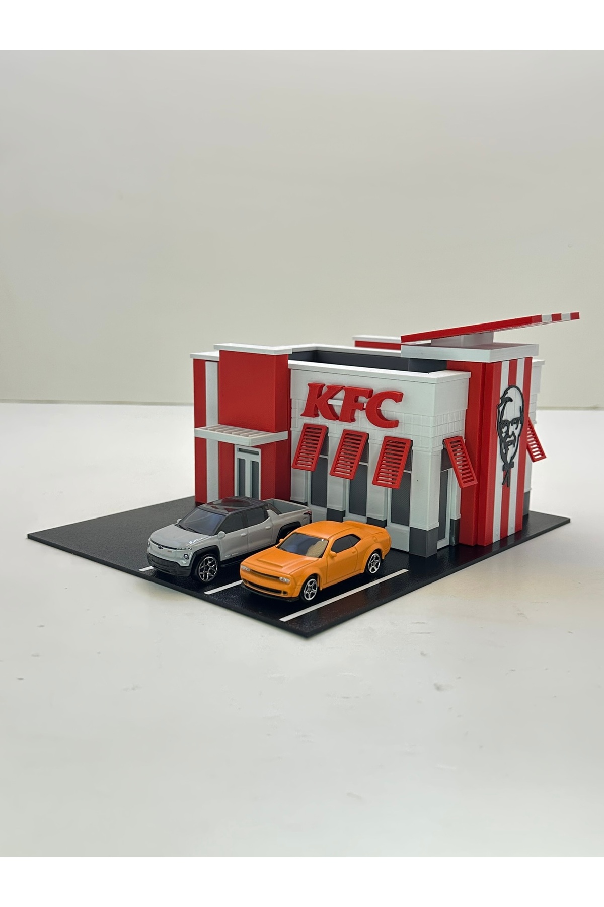 Butik 3D Baskı 1/64 Ölçekli KFC Bina Tasarımlı Diorama Araç