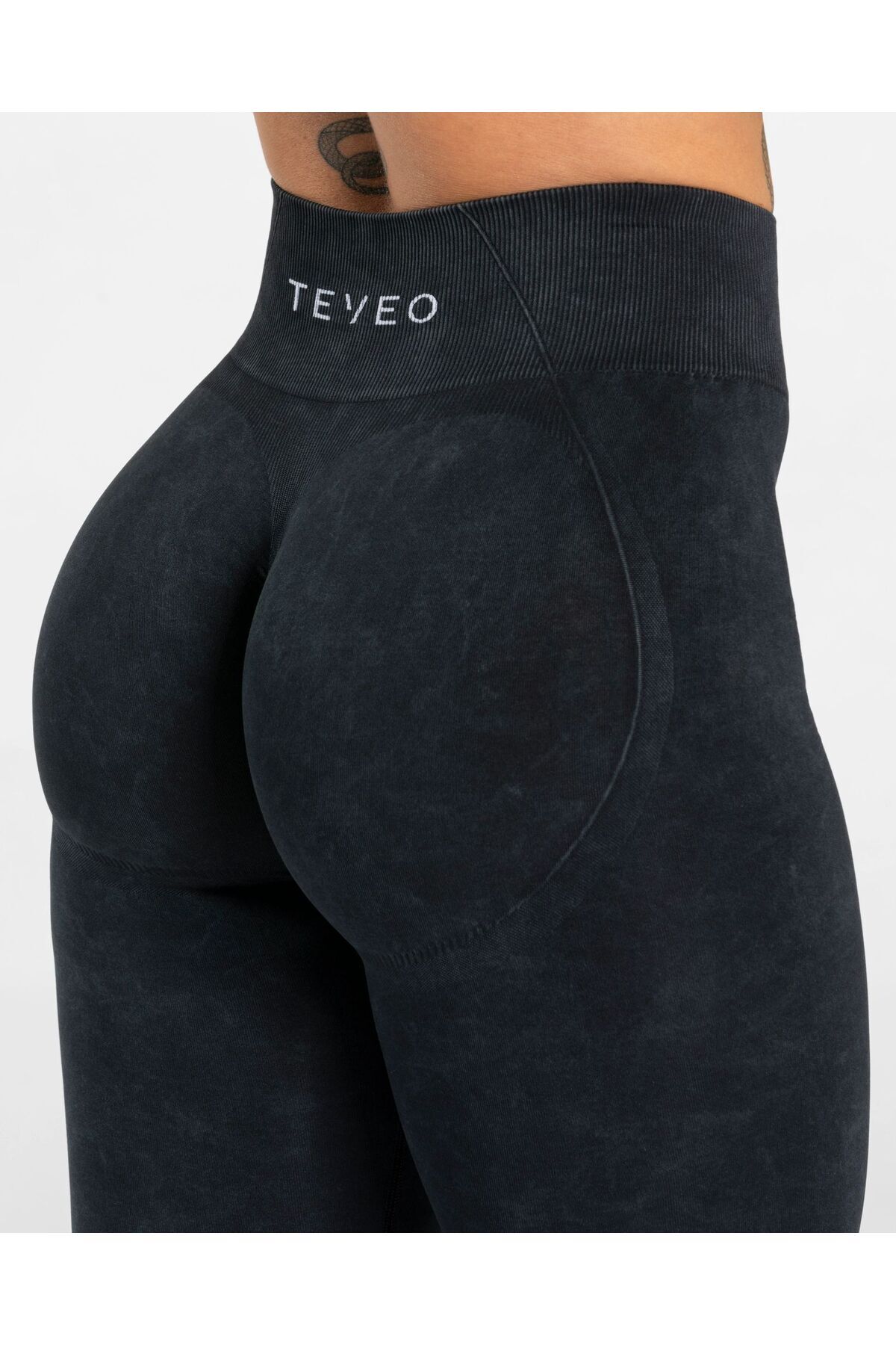 TEVEO Висока талия PUSH-UP Прилепващ моделиращ ACID WASH Дамски спортни клинчета