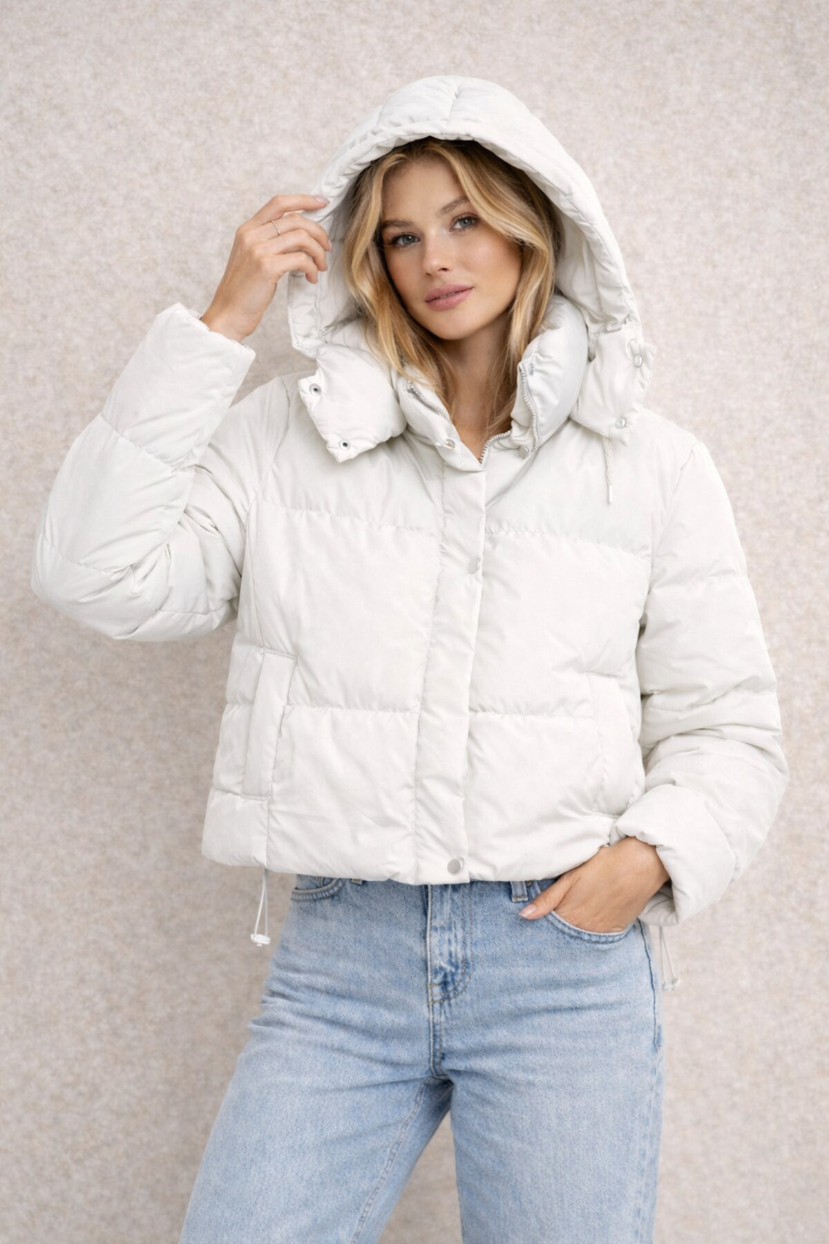 Bold Icon  Kadın Kapüşonlu Oversize Gizli Cep Fermuarlı Eteği Lastikli Mikro Kumaş Şişme Mont 258