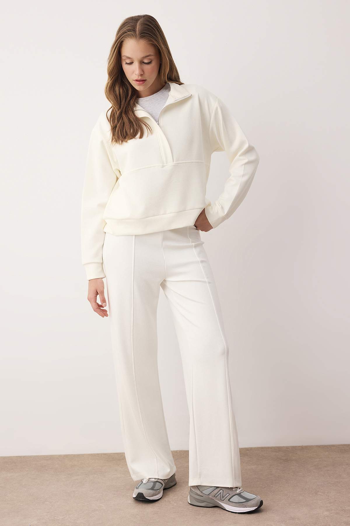 Trendyolmilla  Ekru Regular/Normal Kalıp Yumuşak Kumaşlı Örme Alt - Üst Takım TWOAW26AU00139