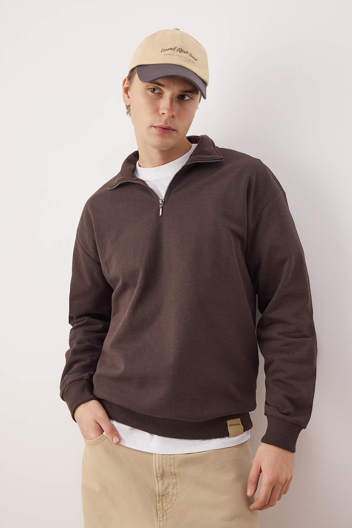 Trendyolmilla Man Kahverengi Oversize/Geniş Kesim Dik Yaka Fermuarlı Etiketli İçi Polarlı Sweatshirt TMNAW25SW00168