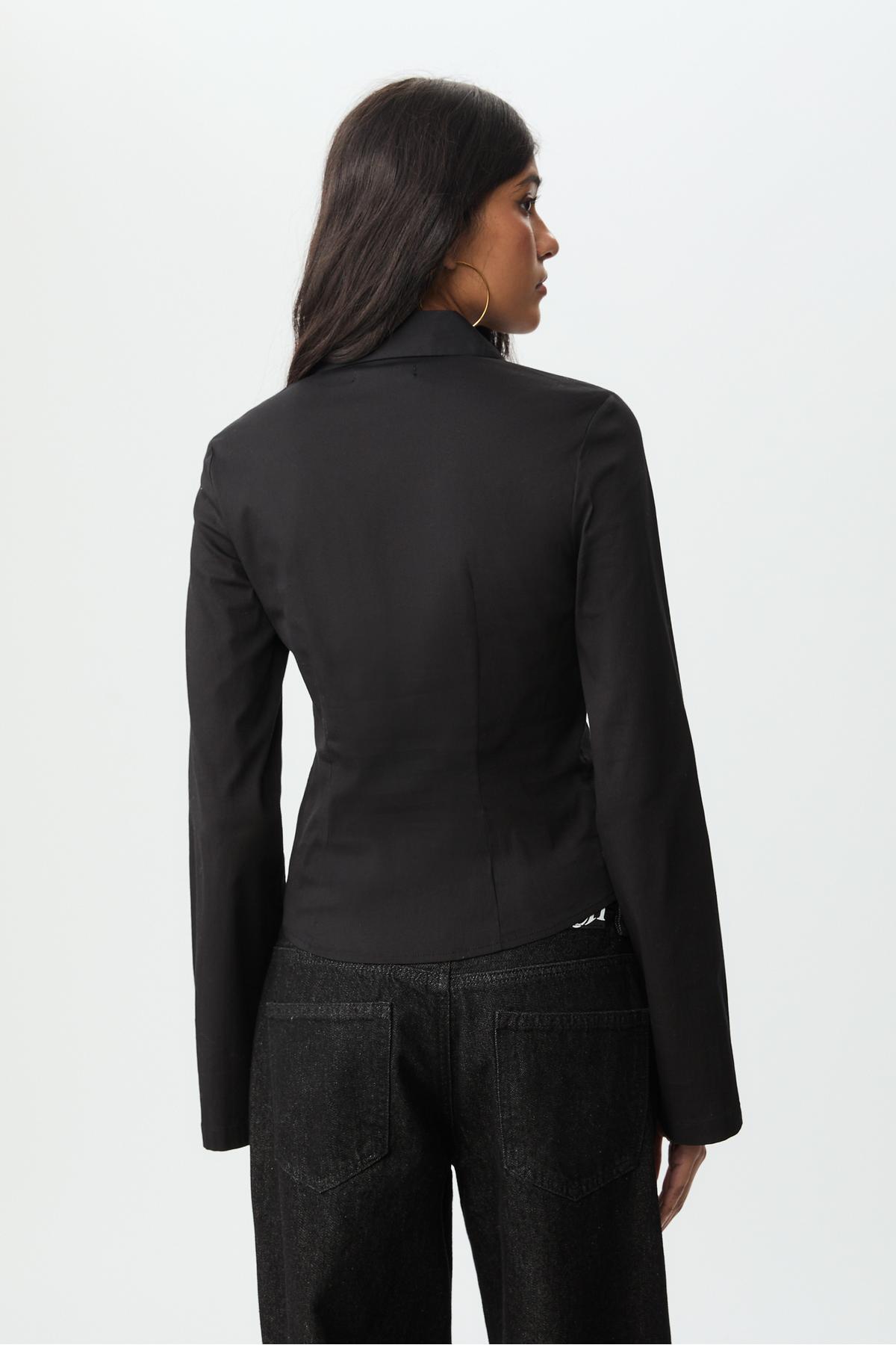 Stradivarius  Dökümlü kollu vücuda oturan gömlek - Görsel 4