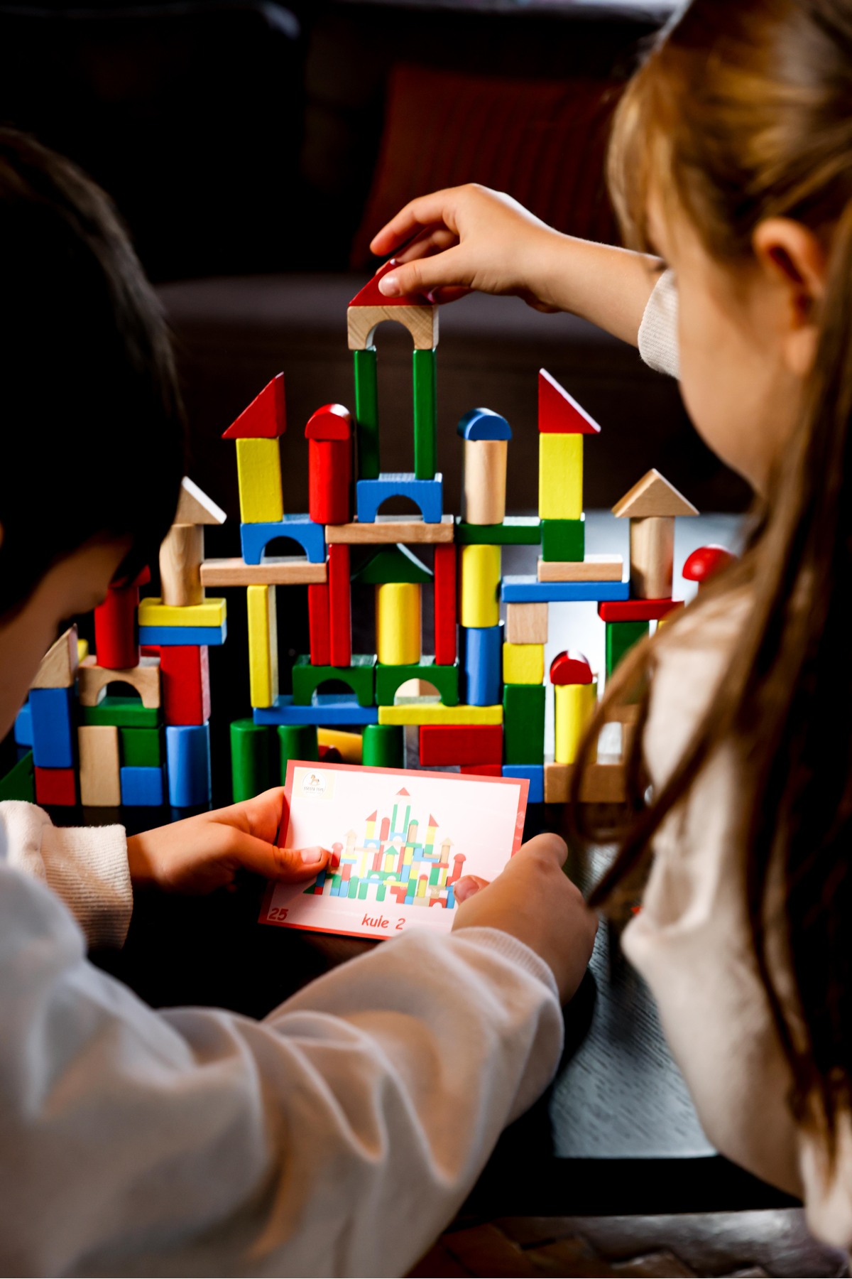 کارت رنگبندی و شکل چوبی – ۹۰ بلوک، ۲۵ کارت شکل