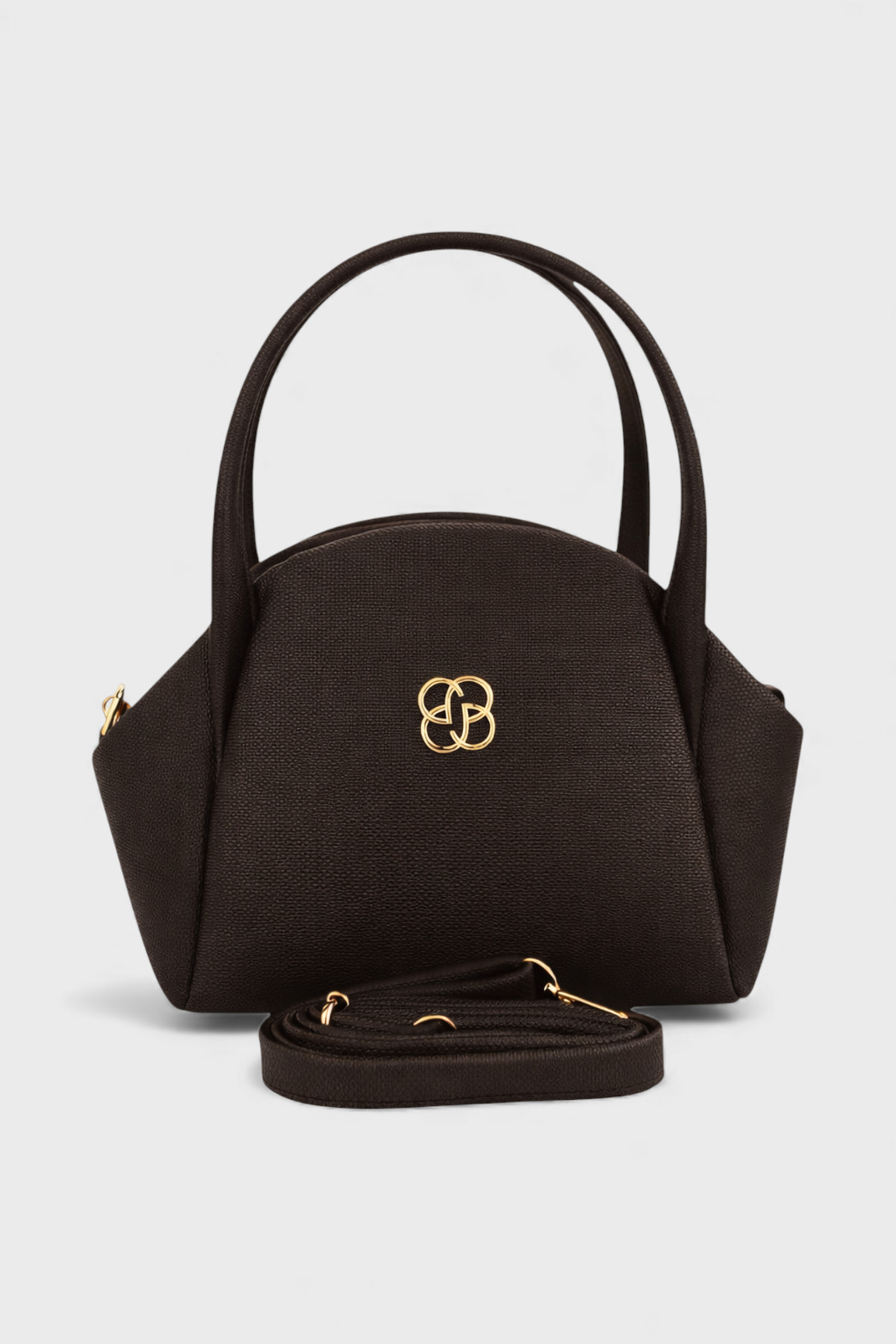 Women's shoulder bag in brown color with zipper closure.