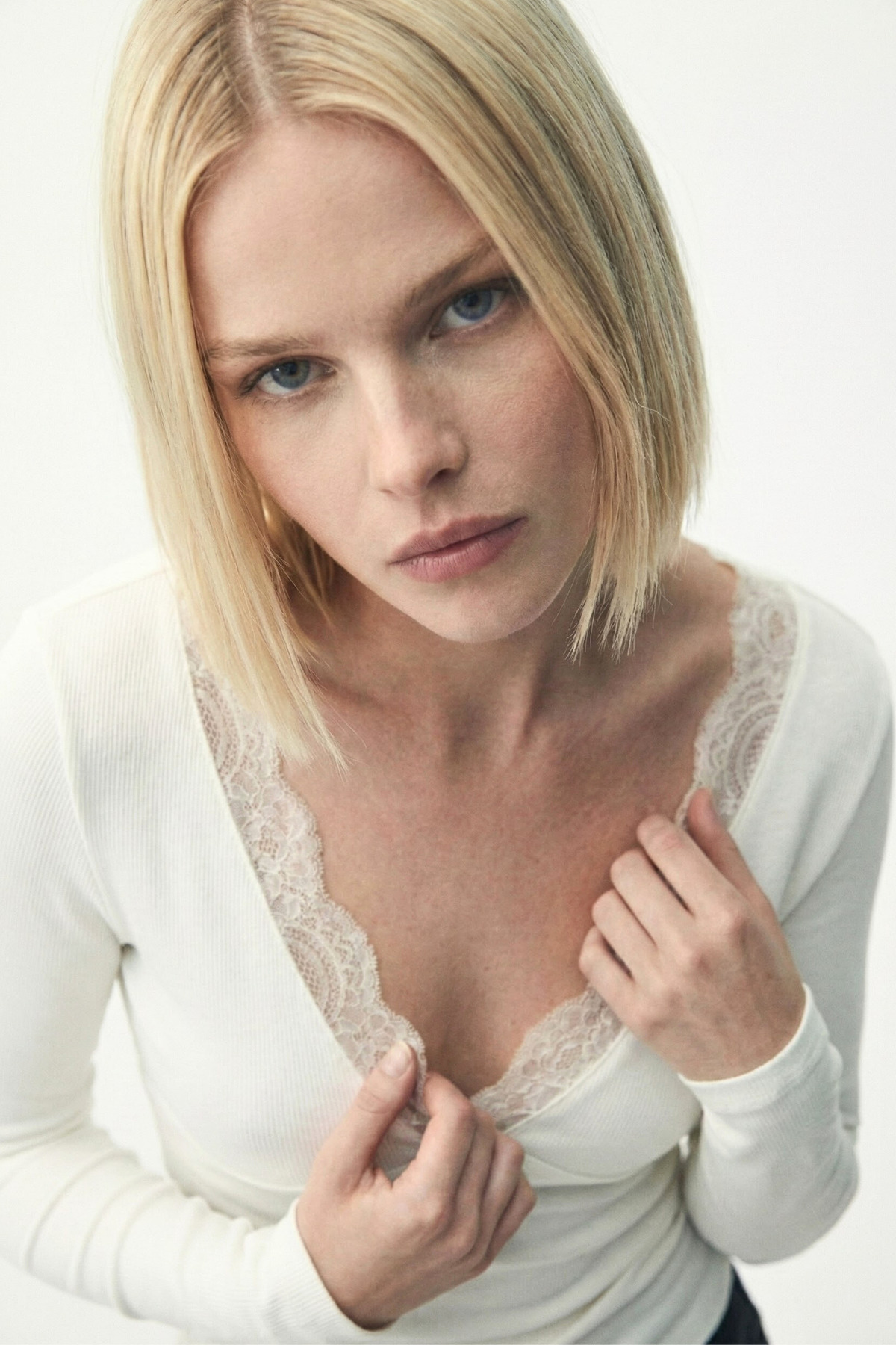 VODENS  Beyaz Dantel Şeritli V Yaka %95 Pamuk Üst Bluz - Görsel 2