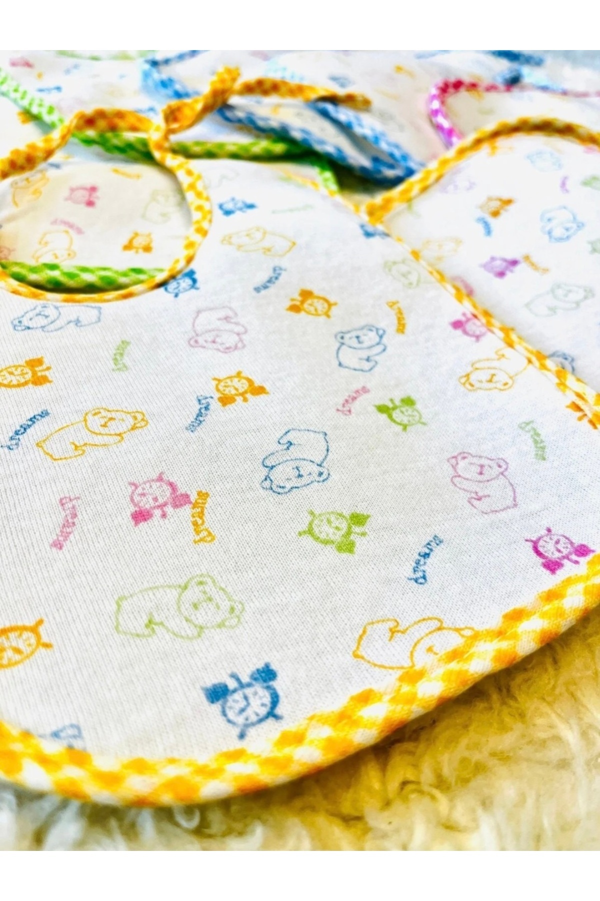 anne dokunuşu gibi KUZUM BEBE Sıvı Geçirmez Bağcıklı Karışık Desenli 8 Adet Kız Erkek Mama Önlük fotoğrafı 3 (önizleme)