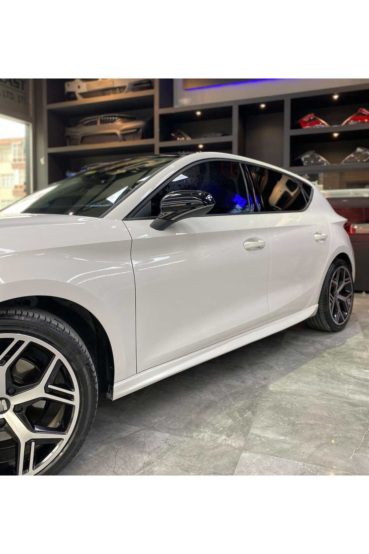 Seat Leon Mk4 2021-2025 Boyasız plastik Sağ-Sol Aero Marşpiyel Boyasız