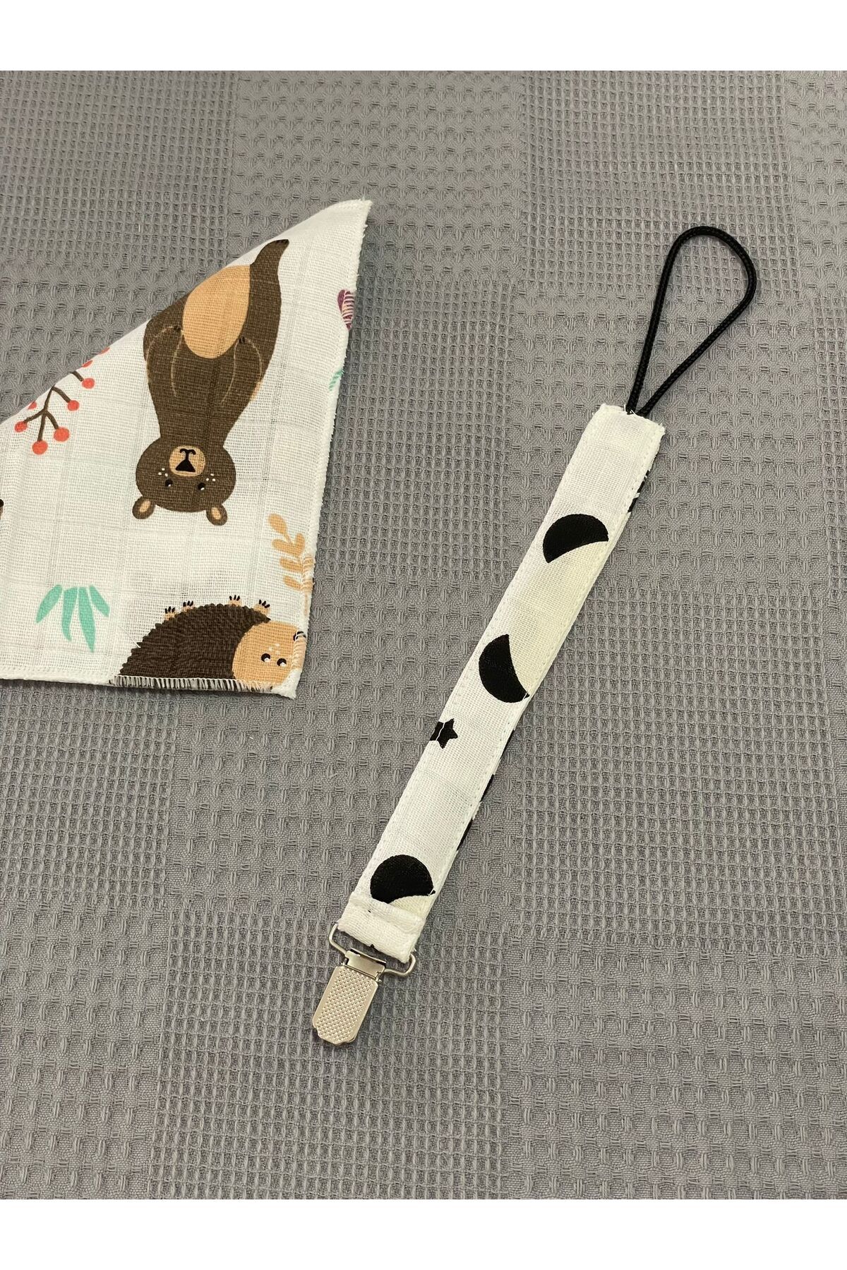 Babycitytr %100 Pamuk 1'li Yıkanabilir Emzik Askısı Emzik Zinciri (RENK VE DESEN FARKLILIK GÖSTEREBİLİR) fotoğrafı 2 (önizleme)