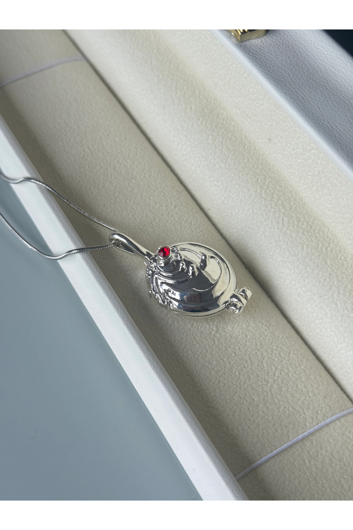 Harlofia Jewelry  vampir Elena Vintage Kapaklı Kolye