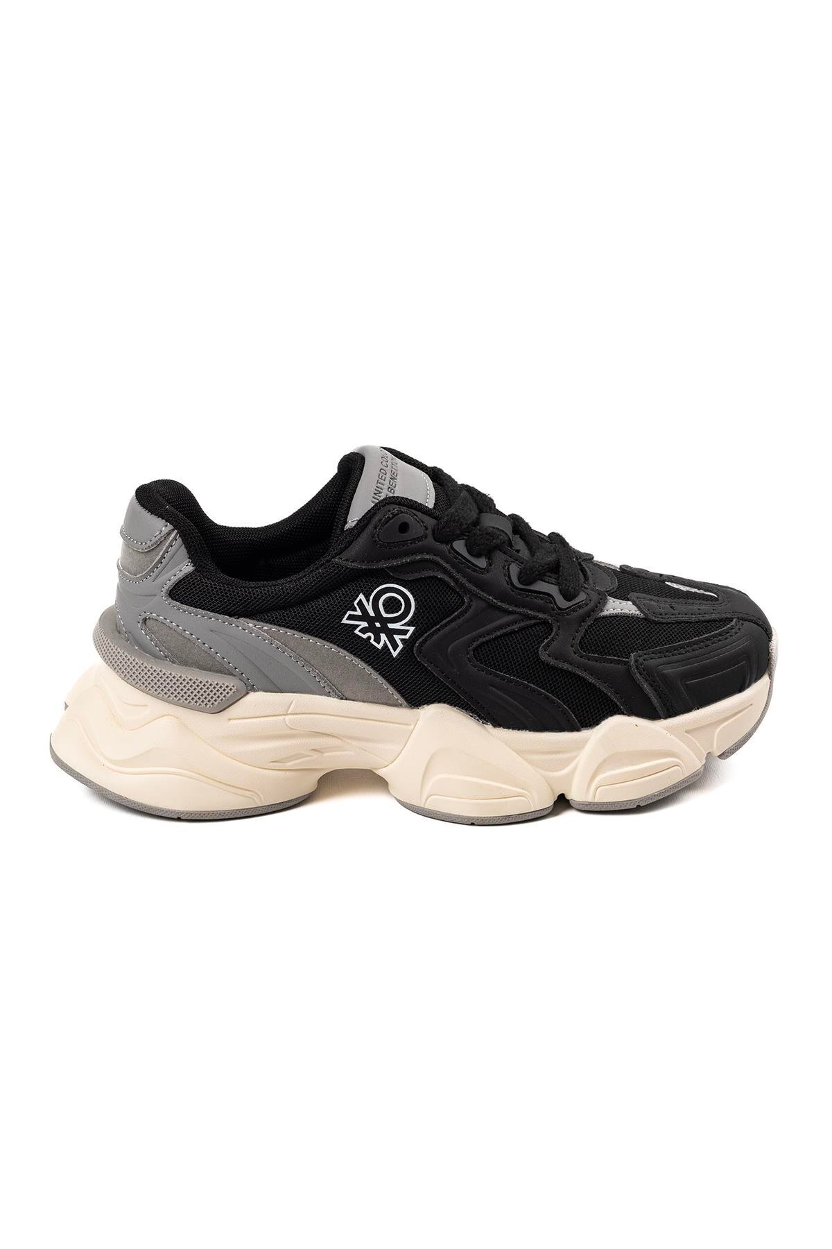 بنتون کفش‌های کتانی ورزشی زنانه با کفی ضخیم و توری به رنگ کرم بژ و جزئیات دقیق