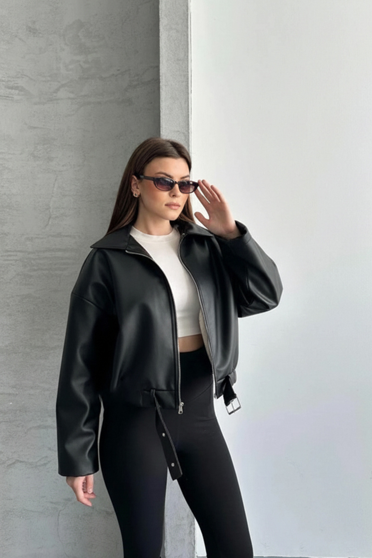 MANMARK İçi Kürklü Kışlık Tokalı Kadın Oversize Deri Ceket Mont görsel 4